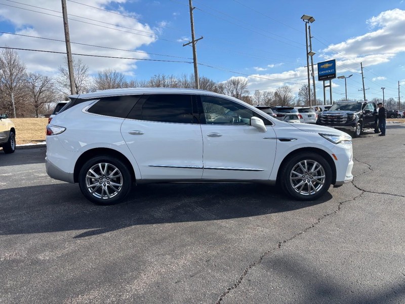 Buick Enclave Vehicle Full-screen Gallery Image 6