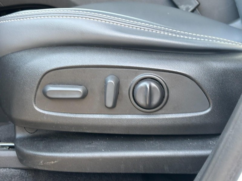 Buick Enclave Vehicle Full-screen Gallery Image 16