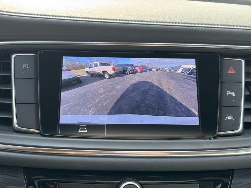 Buick Enclave Vehicle Full-screen Gallery Image 23
