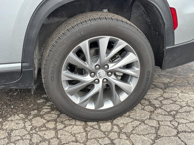 Buick Enclave Vehicle Full-screen Gallery Image 9