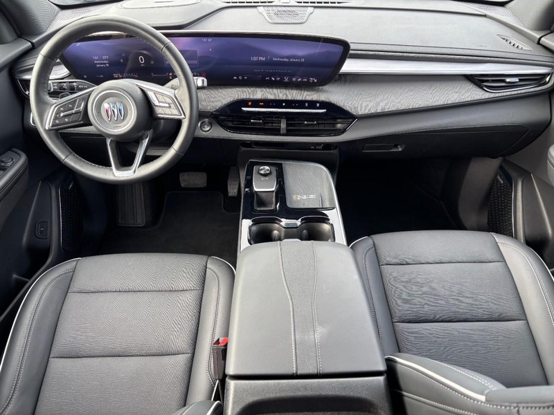 Buick Enclave Vehicle Full-screen Gallery Image 12