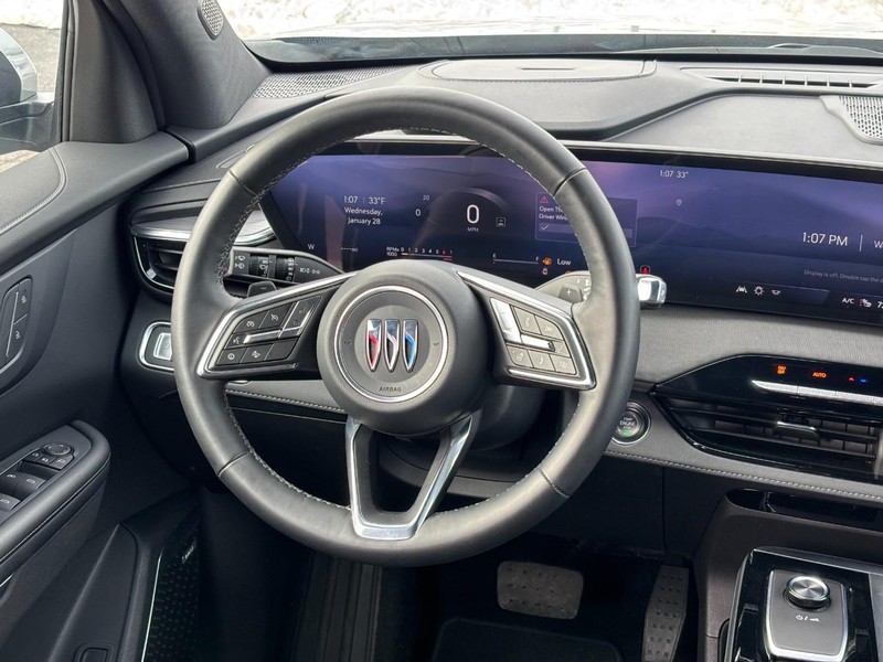 Buick Enclave Vehicle Full-screen Gallery Image 13