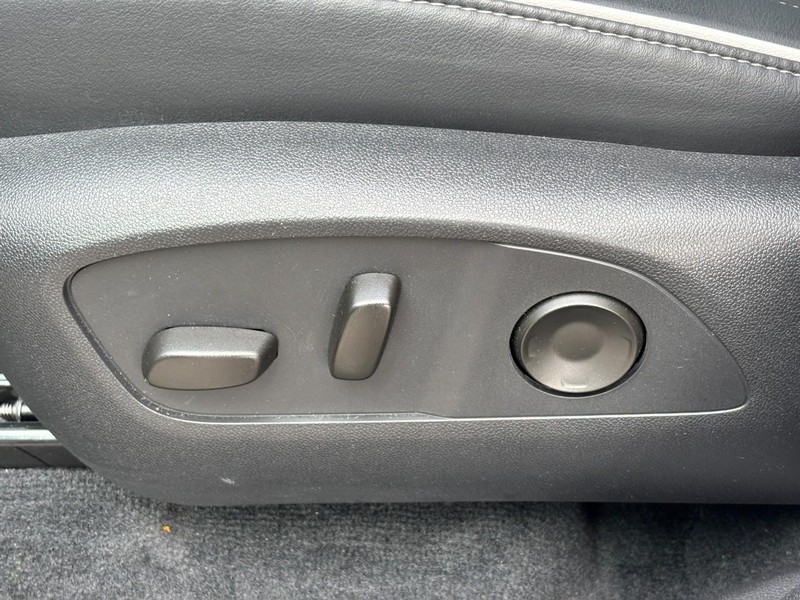 Buick Enclave Vehicle Full-screen Gallery Image 16