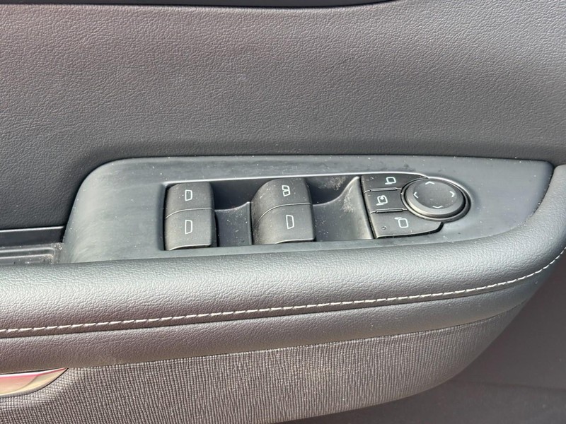 Buick Enclave Vehicle Full-screen Gallery Image 17