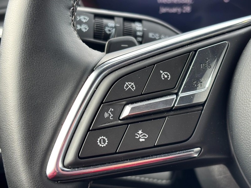 Buick Enclave Vehicle Full-screen Gallery Image 19