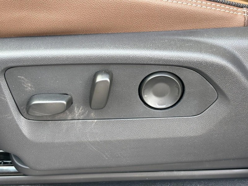 Chevrolet Tahoe Vehicle Full-screen Gallery Image 11