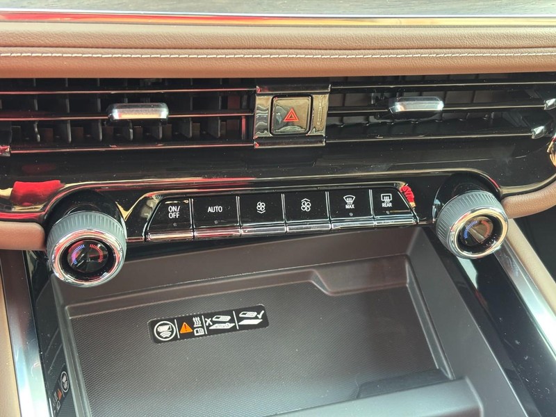 Chevrolet Tahoe Vehicle Full-screen Gallery Image 21