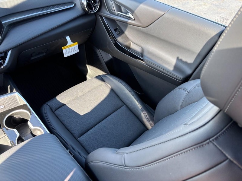 Chevrolet Equinox Vehicle Full-screen Gallery Image 9