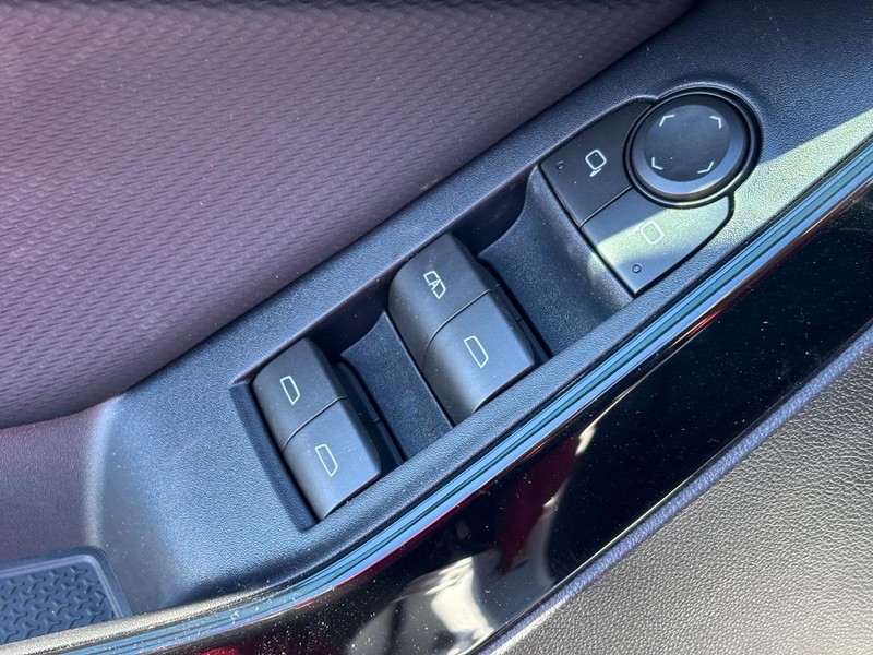 Chevrolet Equinox Vehicle Full-screen Gallery Image 11