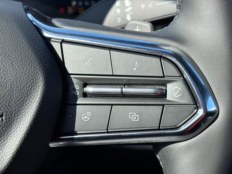 Chevrolet Equinox Vehicle Full-screen Gallery Image 15