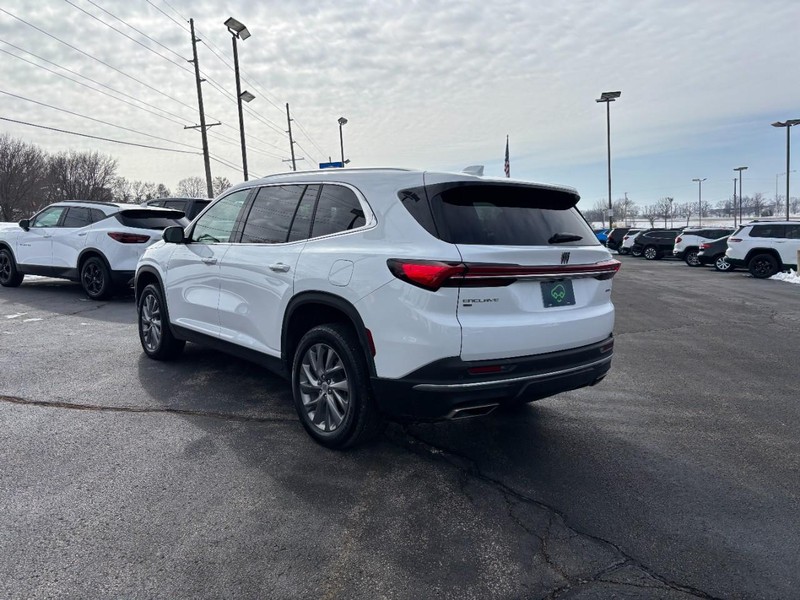 Buick Enclave Vehicle Full-screen Gallery Image 3