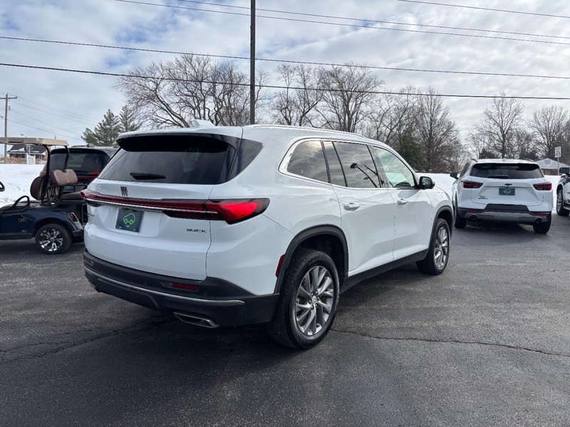 Buick Enclave Vehicle Full-screen Gallery Image 5