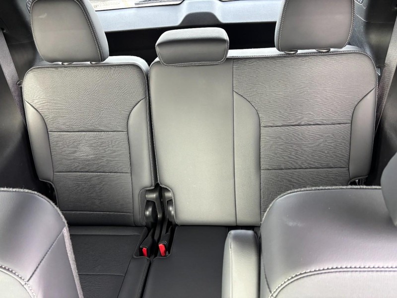 Buick Enclave Vehicle Full-screen Gallery Image 10