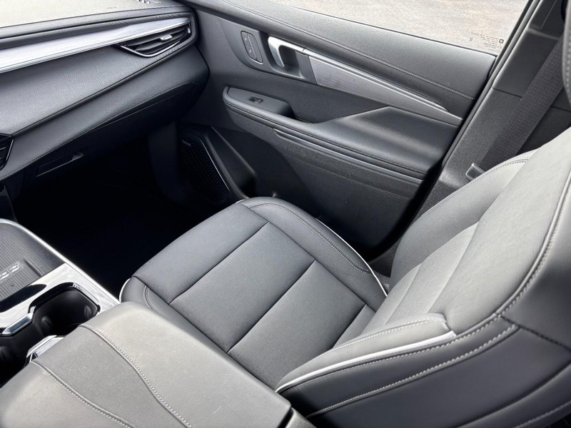 Buick Enclave Vehicle Full-screen Gallery Image 15