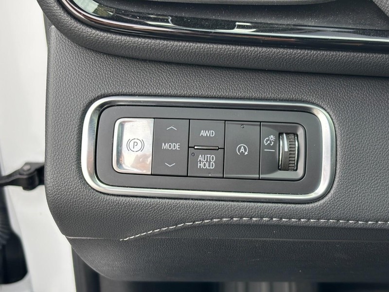 Buick Enclave Vehicle Full-screen Gallery Image 18