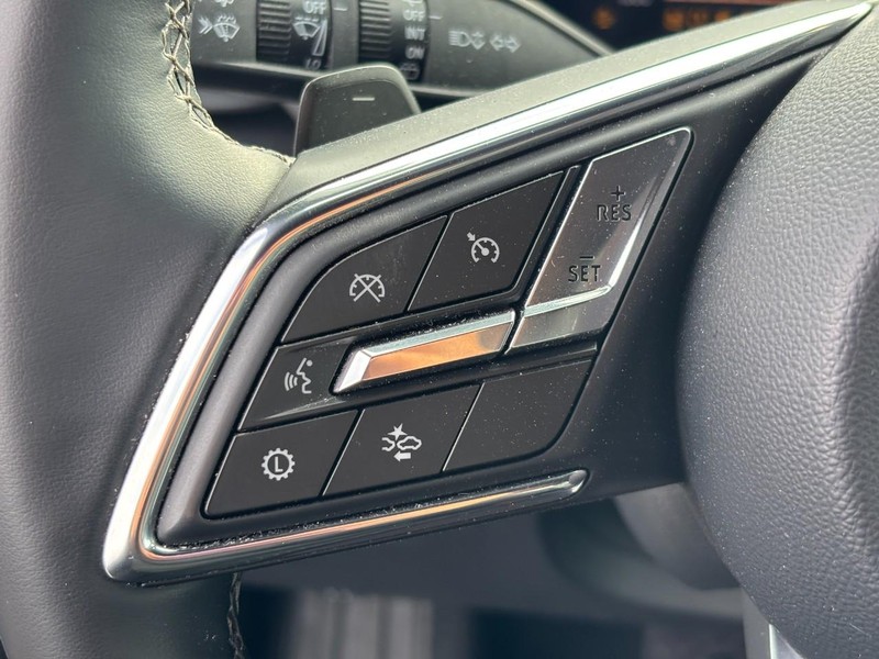 Buick Enclave Vehicle Full-screen Gallery Image 19