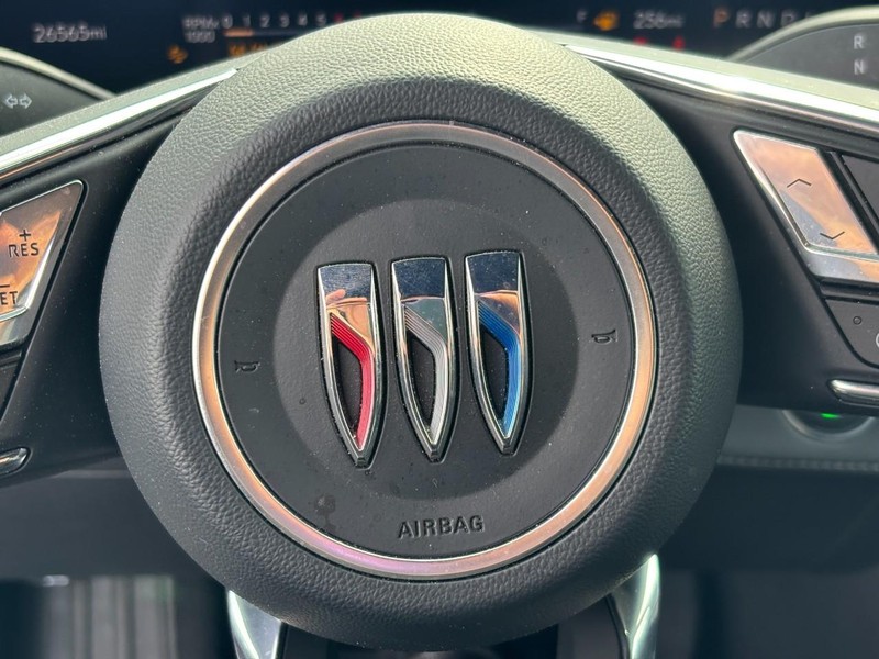 Buick Enclave Vehicle Full-screen Gallery Image 20