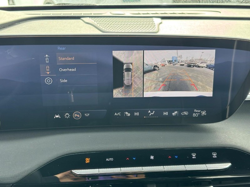 Buick Enclave Vehicle Full-screen Gallery Image 24