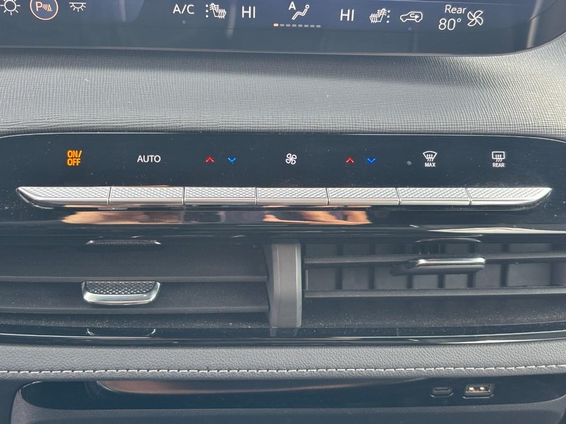 Buick Enclave Vehicle Full-screen Gallery Image 25