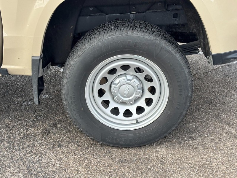 Chevrolet Colorado Vehicle Full-screen Gallery Image 9