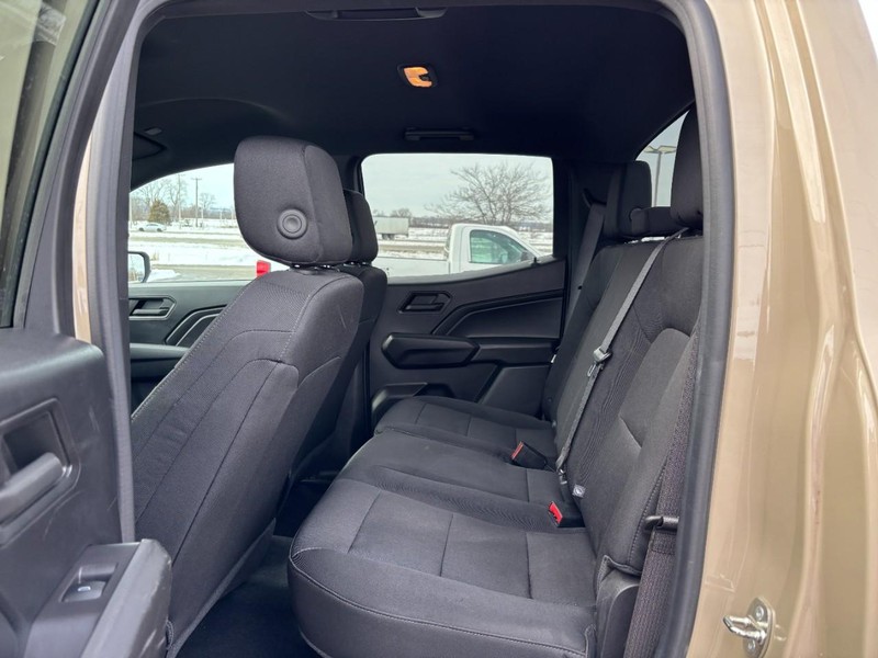 Chevrolet Colorado Vehicle Full-screen Gallery Image 10