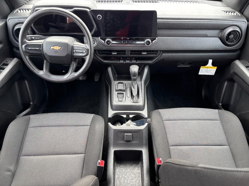 Chevrolet Colorado Vehicle Full-screen Gallery Image 11