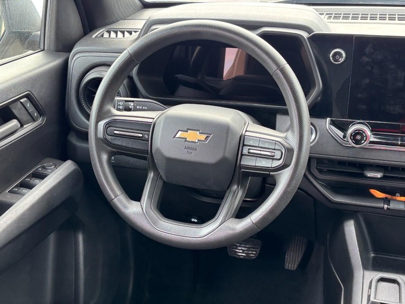 Chevrolet Colorado Vehicle Full-screen Gallery Image 12