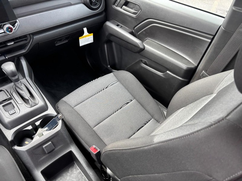 Chevrolet Colorado Vehicle Full-screen Gallery Image 14