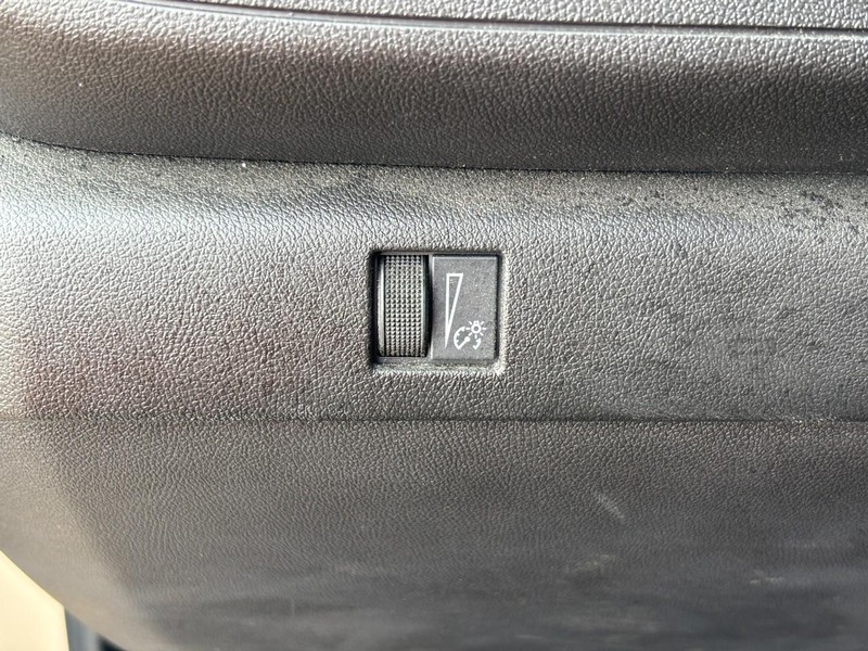 Chevrolet Colorado Vehicle Full-screen Gallery Image 17