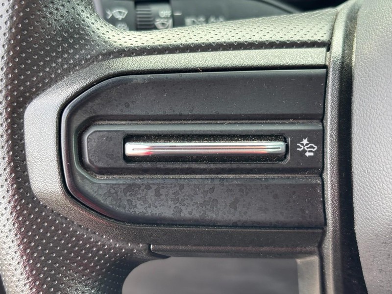 Chevrolet Colorado Vehicle Full-screen Gallery Image 18