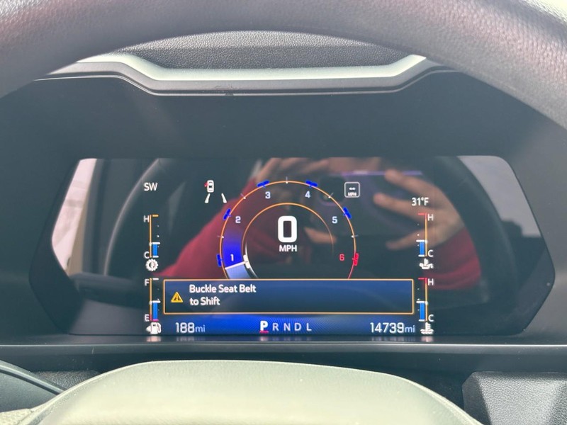 Chevrolet Colorado Vehicle Full-screen Gallery Image 21