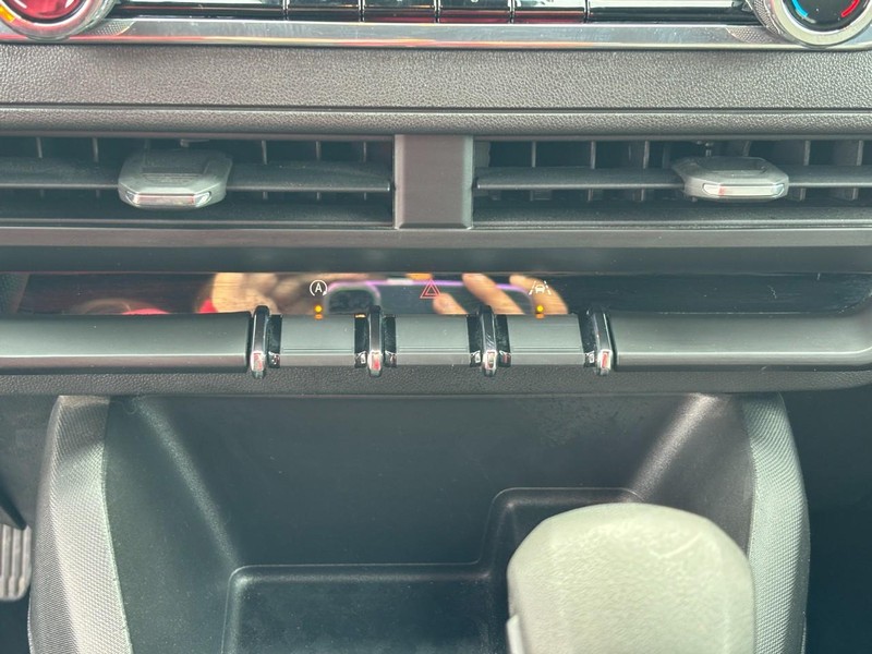 Chevrolet Colorado Vehicle Full-screen Gallery Image 24