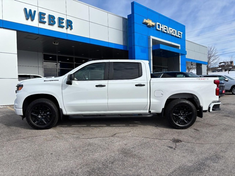 Chevrolet Silverado 1500 Vehicle Full-screen Gallery Image 2