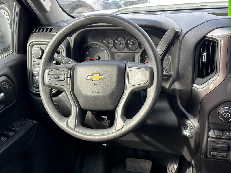 Chevrolet Silverado 1500 Vehicle Full-screen Gallery Image 7