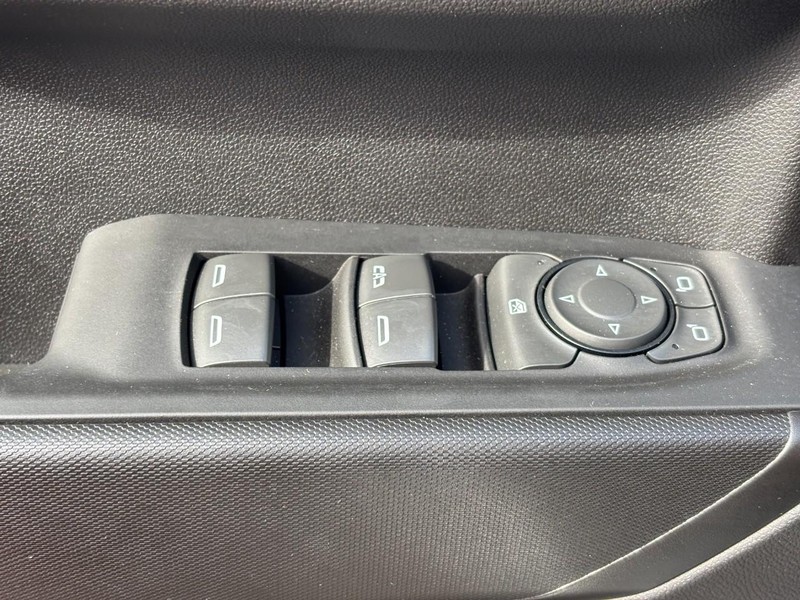 Chevrolet Silverado 1500 Vehicle Full-screen Gallery Image 11