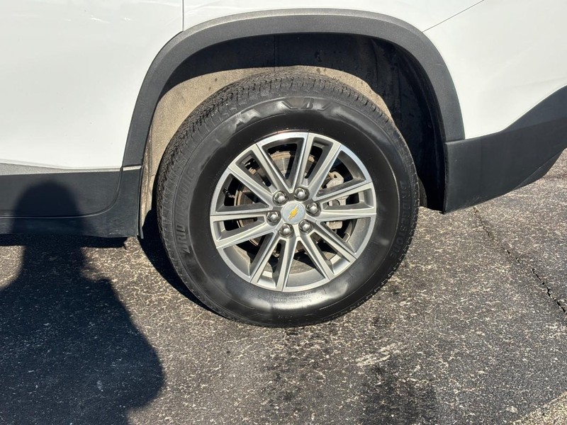 Chevrolet Traverse Vehicle Full-screen Gallery Image 9