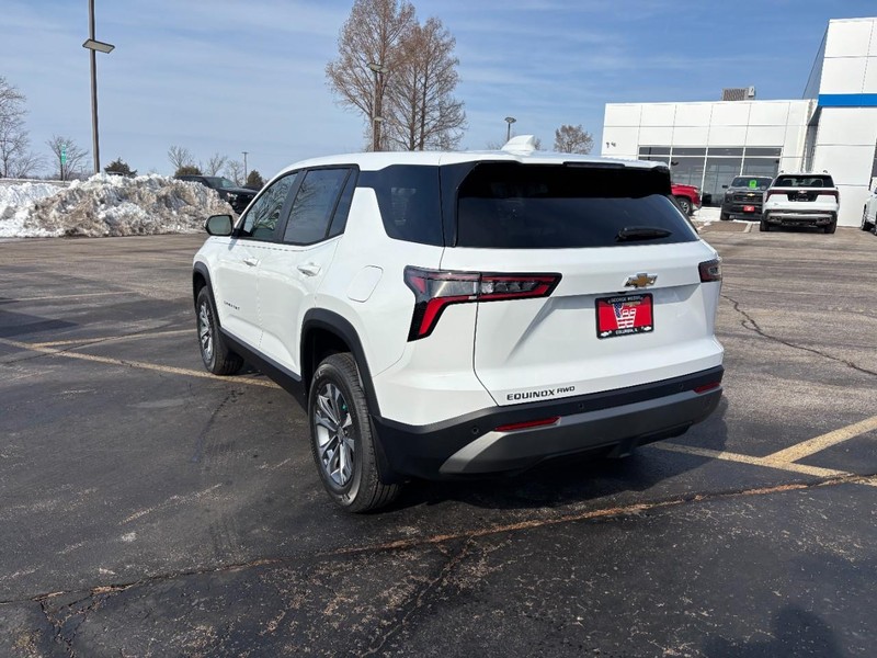 Chevrolet Equinox Vehicle Full-screen Gallery Image 3