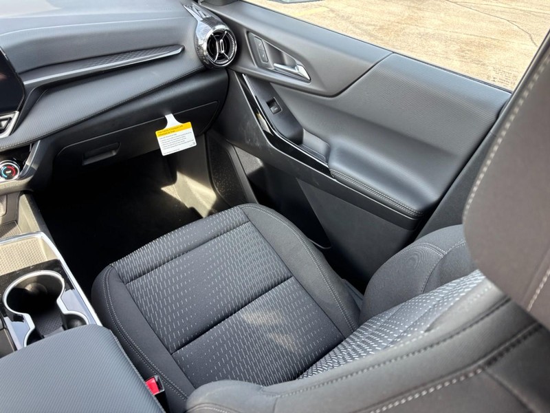 Chevrolet Equinox Vehicle Full-screen Gallery Image 9