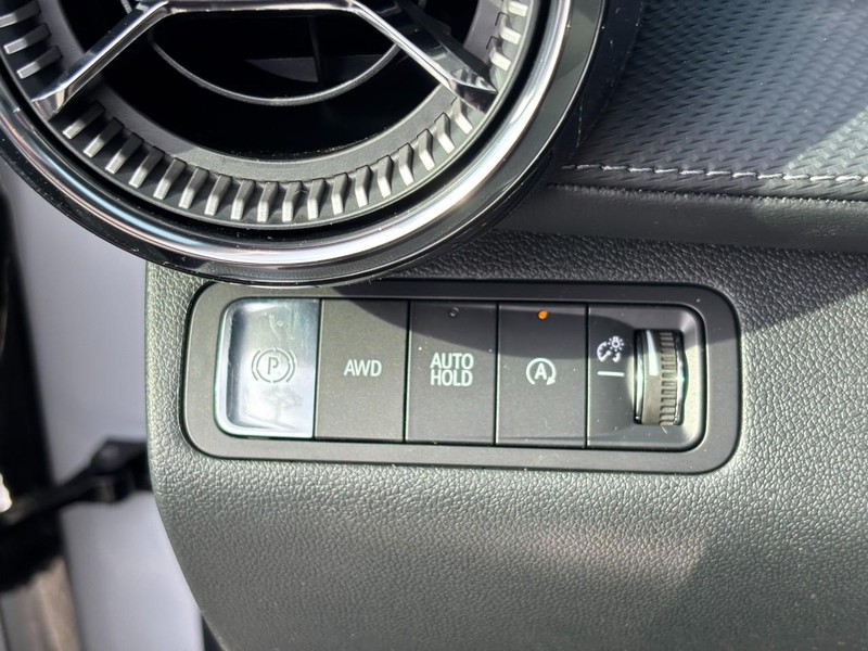 Chevrolet Equinox Vehicle Full-screen Gallery Image 12