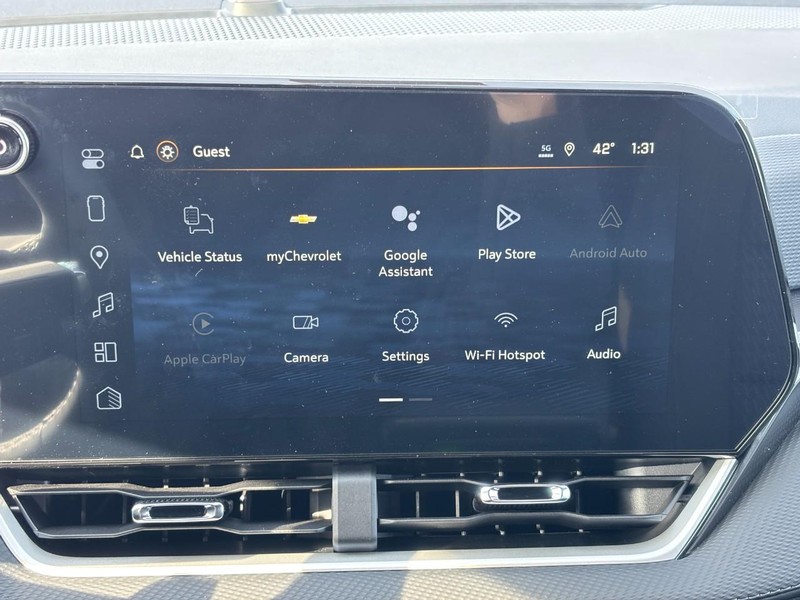 Chevrolet Equinox Vehicle Full-screen Gallery Image 17
