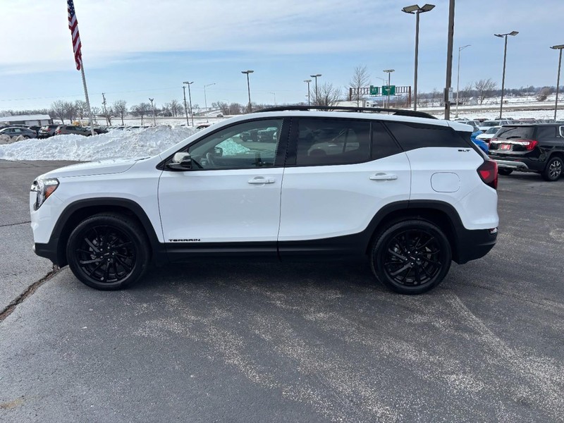 GMC Terrain Vehicle Full-screen Gallery Image 2