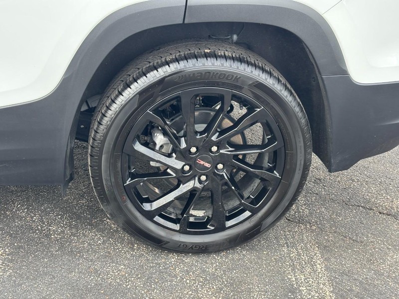 GMC Terrain Vehicle Full-screen Gallery Image 9