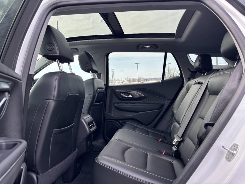 GMC Terrain Vehicle Full-screen Gallery Image 10