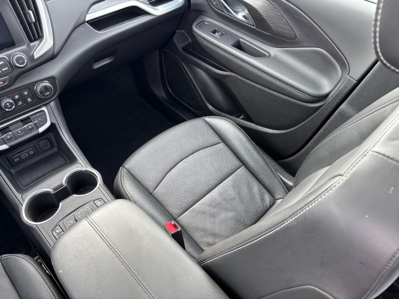 GMC Terrain Vehicle Full-screen Gallery Image 14