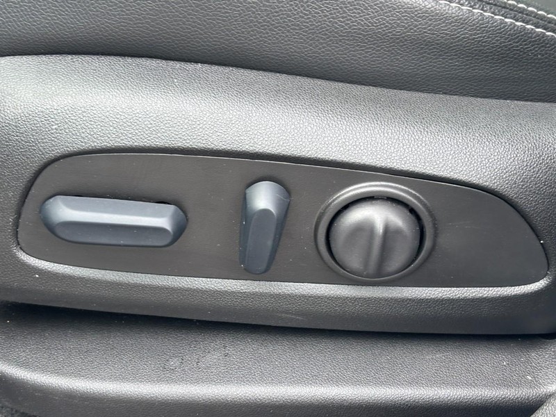 GMC Terrain Vehicle Full-screen Gallery Image 15