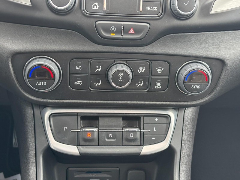 GMC Terrain Vehicle Full-screen Gallery Image 24