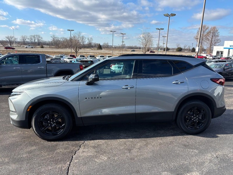 Chevrolet Blazer Vehicle Full-screen Gallery Image 02