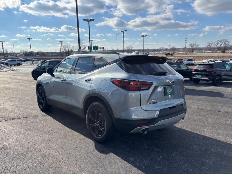 Chevrolet Blazer Vehicle Full-screen Gallery Image 03