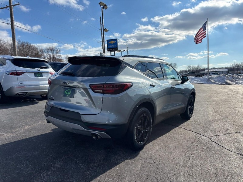 Chevrolet Blazer Vehicle Full-screen Gallery Image 05