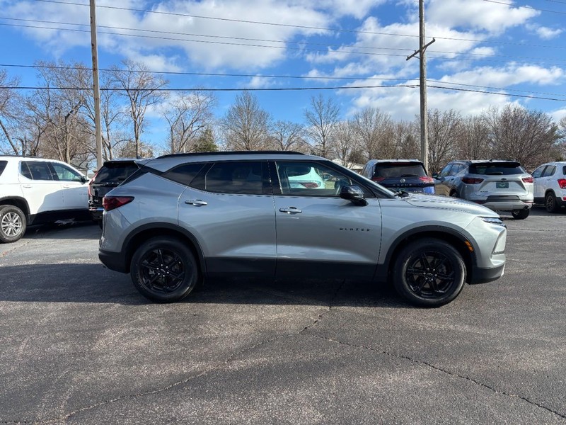 Chevrolet Blazer Vehicle Full-screen Gallery Image 06